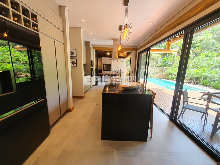 Alto padrão na praia do Félix