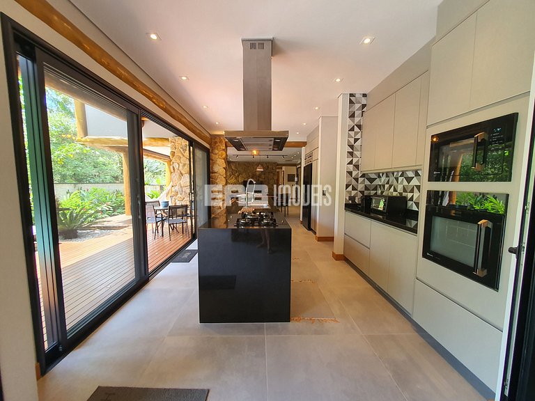 Alto padrão na praia do Félix