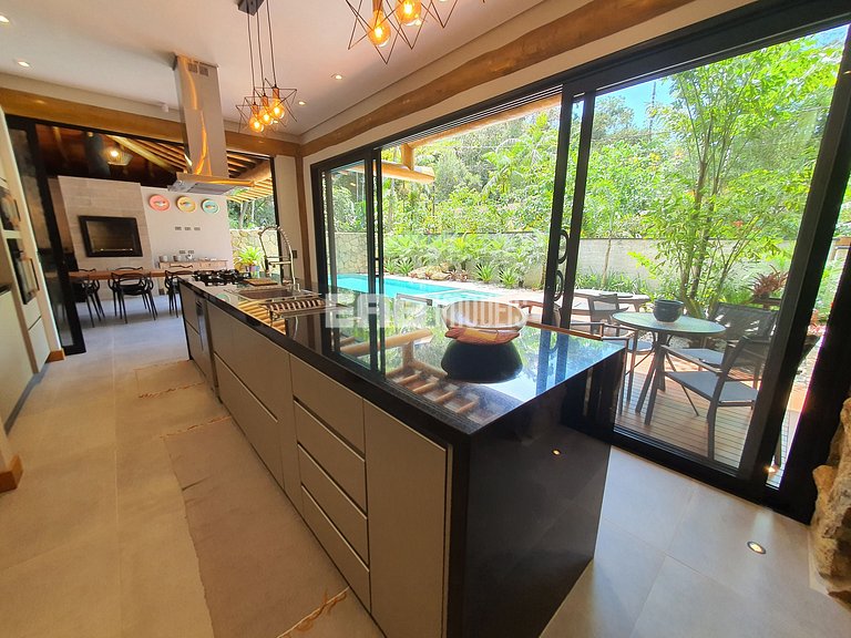 Alto padrão na praia do Félix