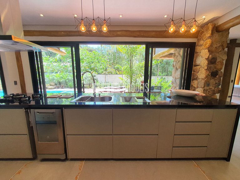 Alto padrão na praia do Félix