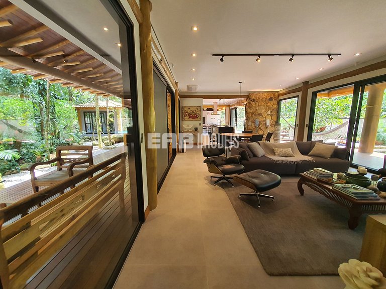 Alto padrão na praia do Félix