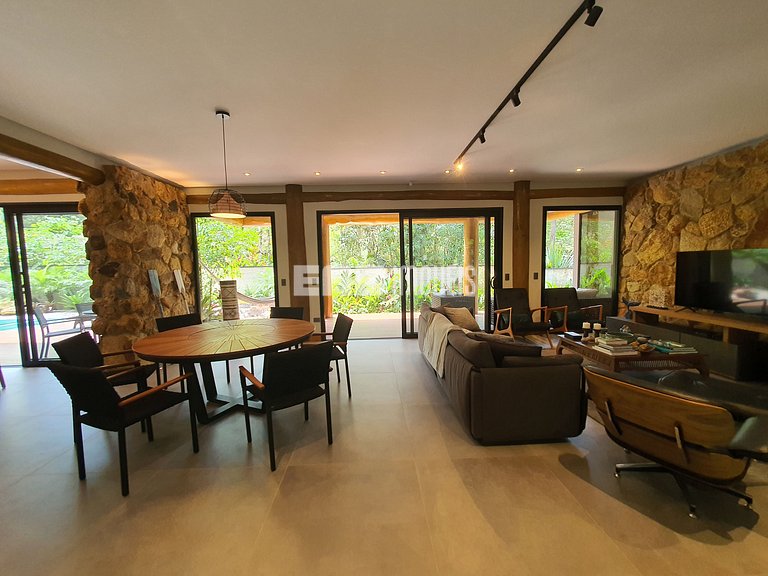 Alto padrão na praia do Félix