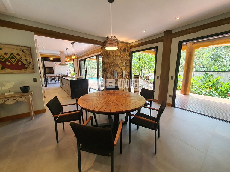 Alto padrão na praia do Félix