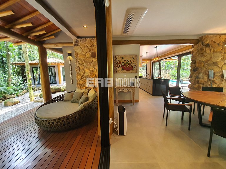 Alto padrão na praia do Félix