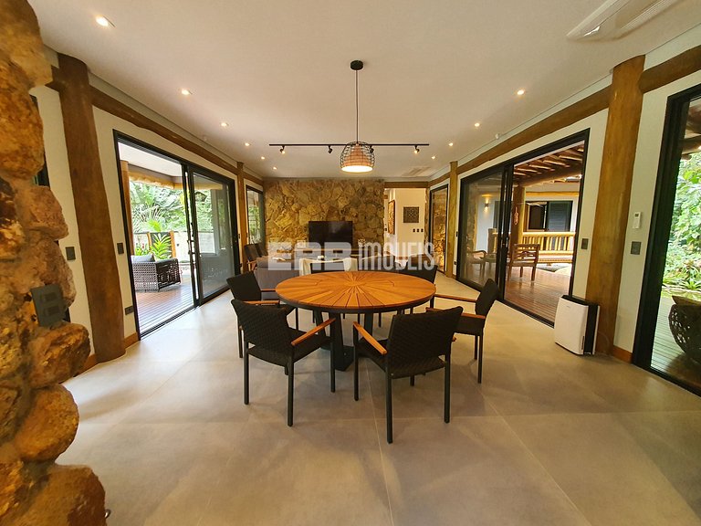 Alto padrão na praia do Félix