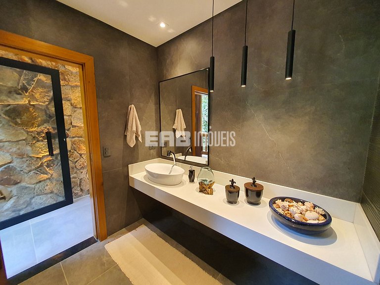 Alto padrão na praia do Félix