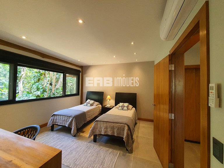 Alto padrão na praia do Félix