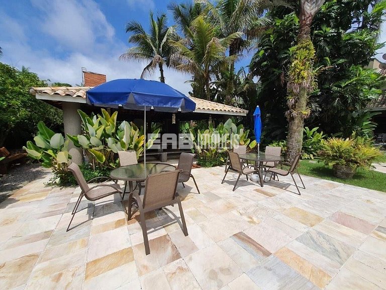Casa espetacular, com 5 suítes, a 80m da praia.