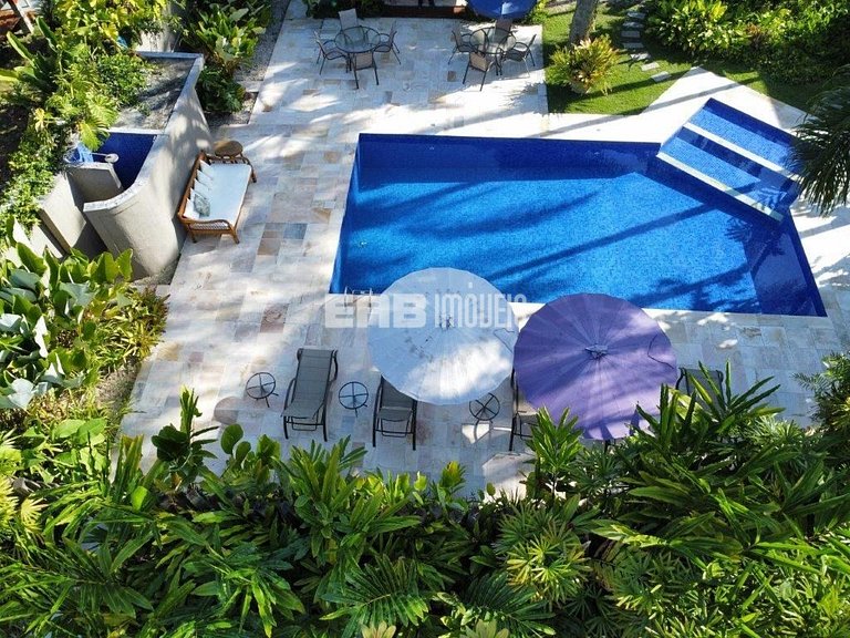 Casa espetacular, com 5 suítes, a 80m da praia.