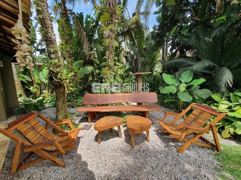 Casa espetacular, com 5 suítes, a 80m da praia.