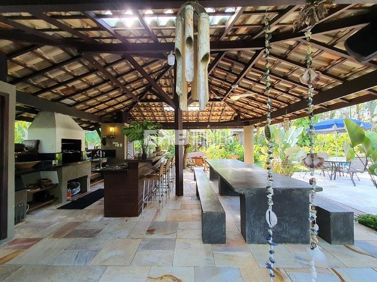 Casa espetacular, com 5 suítes, a 80m da praia.