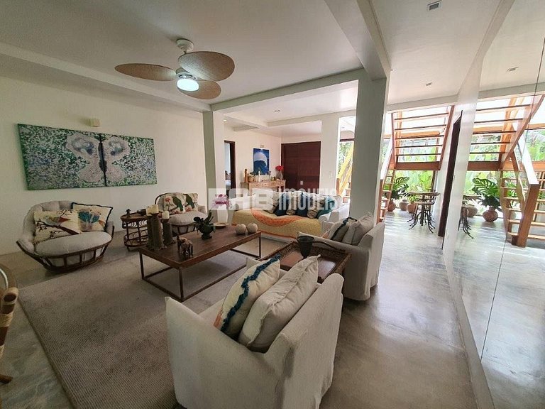 Casa espetacular, com 5 suítes, a 80m da praia.