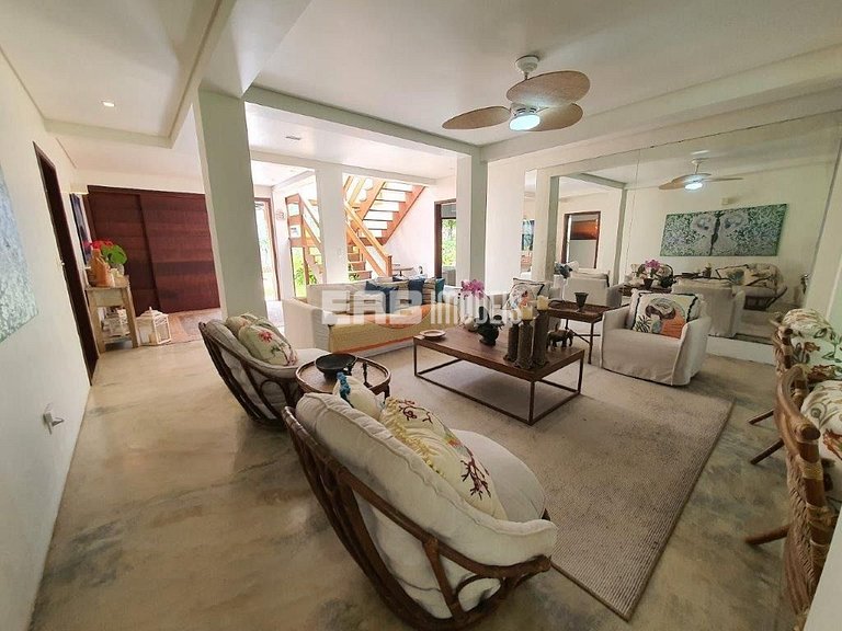 Casa espetacular, com 5 suítes, a 80m da praia.