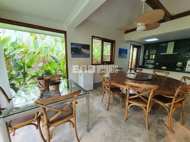 Casa espetacular, com 5 suítes, a 80m da praia.