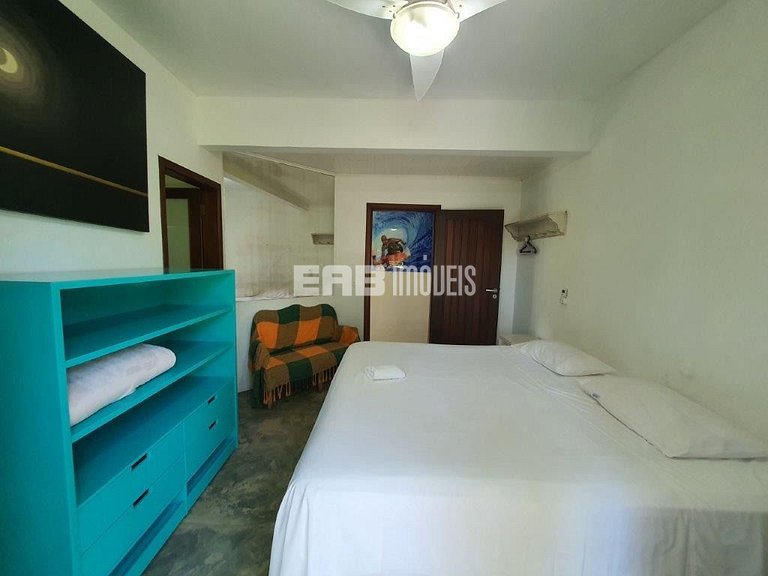 Casa espetacular, com 5 suítes, a 80m da praia.