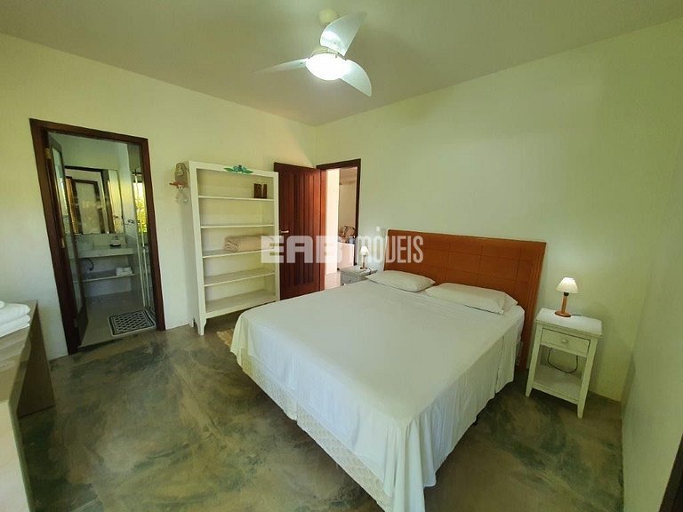 Casa espetacular, com 5 suítes, a 80m da praia.