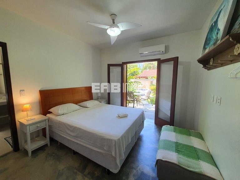 Casa espetacular, com 5 suítes, a 80m da praia.