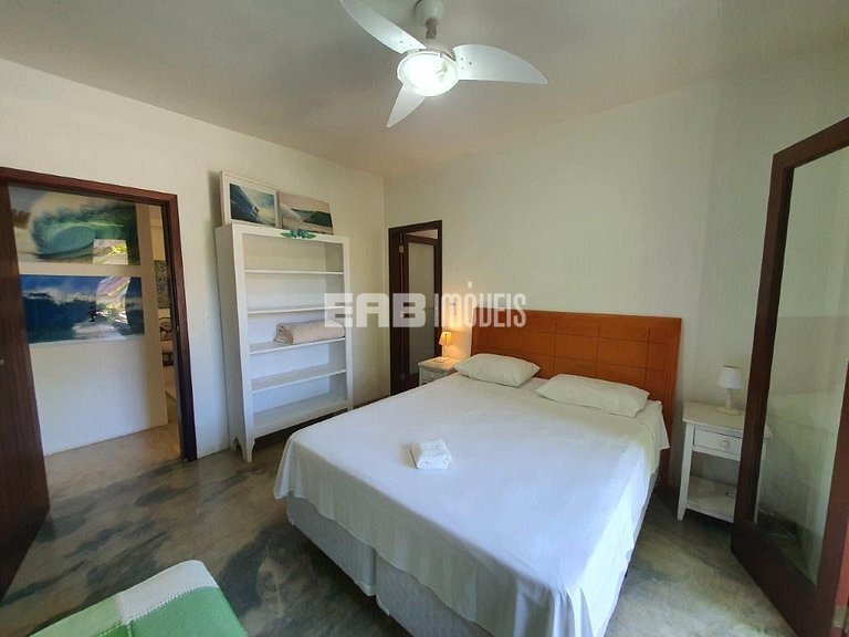 Casa espetacular, com 5 suítes, a 80m da praia.