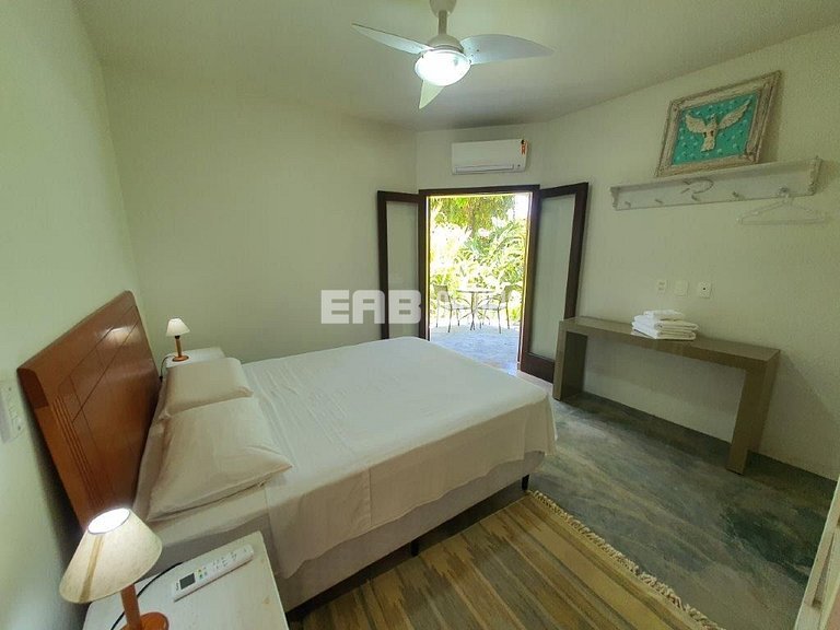 Casa espetacular, com 5 suítes, a 80m da praia.