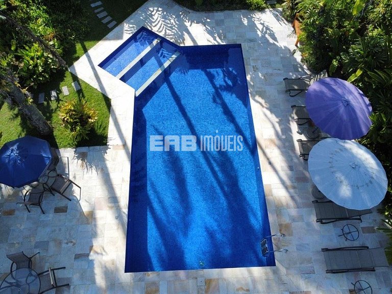Casa espetacular, com 5 suítes, a 80m da praia.