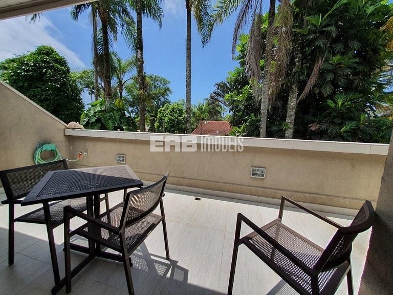 Casa espetacular, com 5 suítes, a 80m da praia.