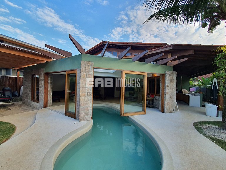 Casa com piscina, a 50m da praia de Itamambuca, para tempora