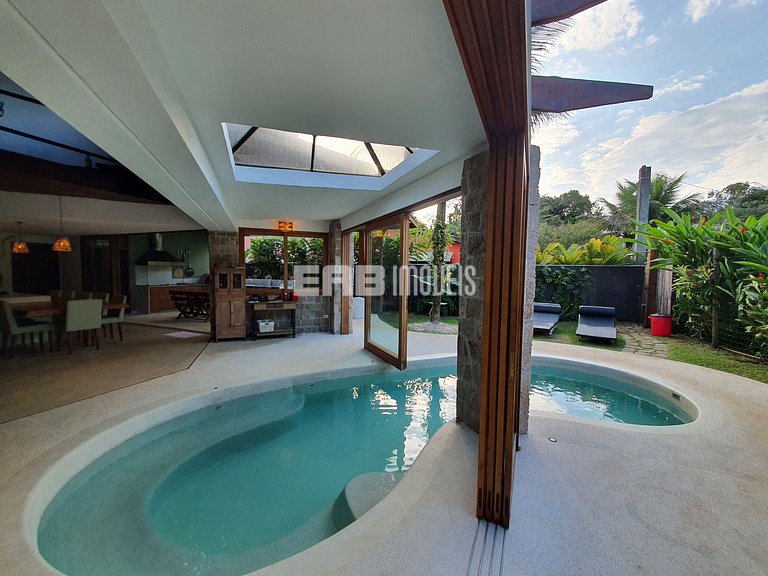 Casa com piscina, a 50m da praia de Itamambuca, para tempora