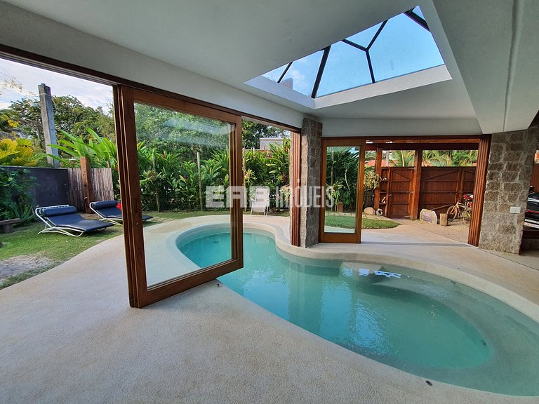 Casa com piscina, a 50m da praia de Itamambuca, para tempora