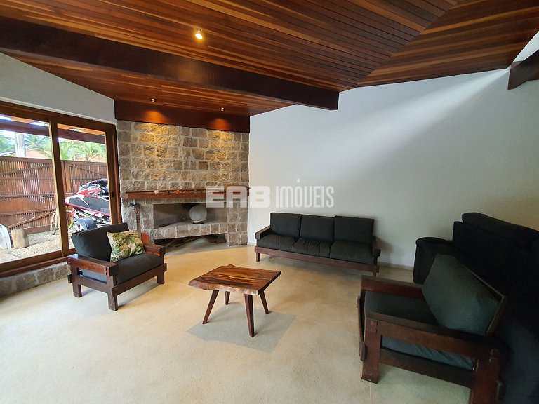 Casa com piscina, a 50m da praia de Itamambuca, para tempora