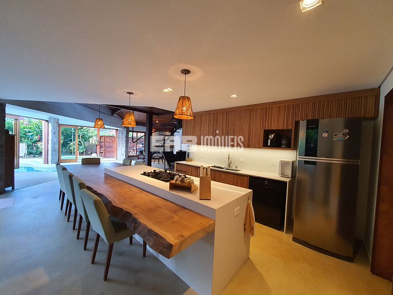 Casa com piscina, a 50m da praia de Itamambuca, para tempora