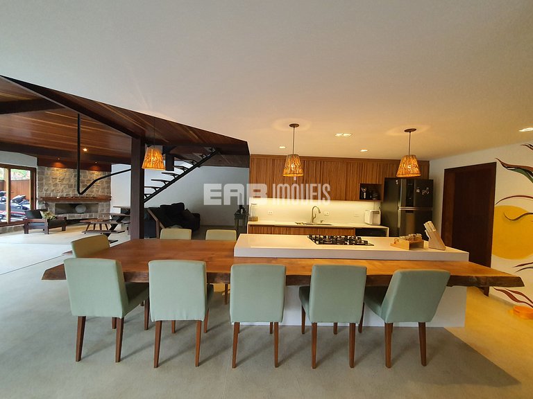 Casa com piscina, a 50m da praia de Itamambuca, para tempora