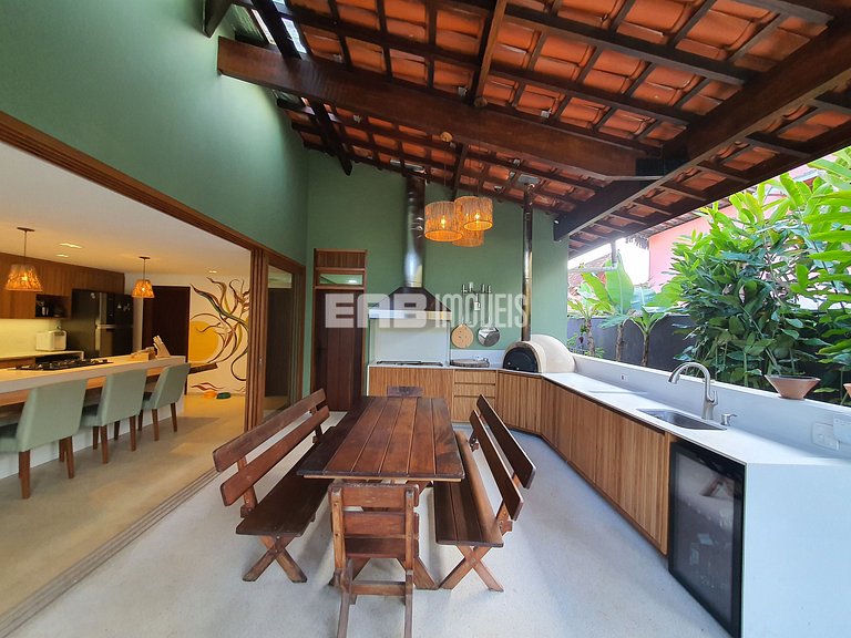 Casa com piscina, a 50m da praia de Itamambuca, para tempora