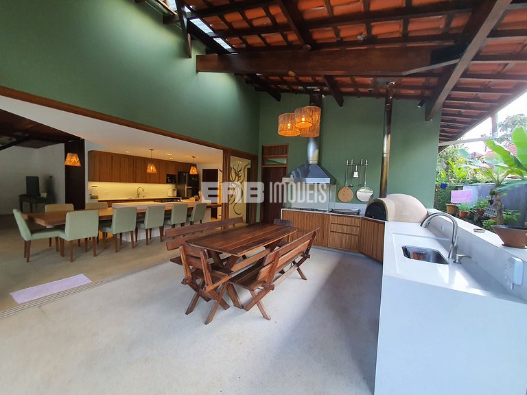 Casa com piscina, a 50m da praia de Itamambuca, para tempora