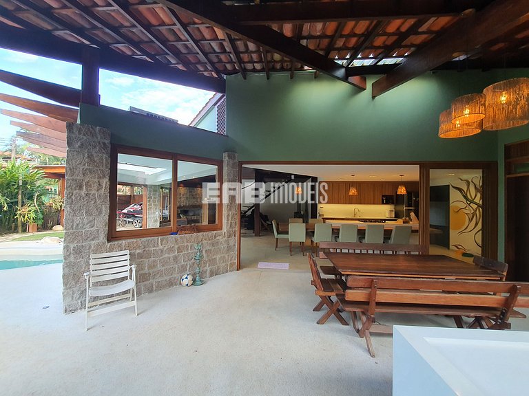 Casa com piscina, a 50m da praia de Itamambuca, para tempora