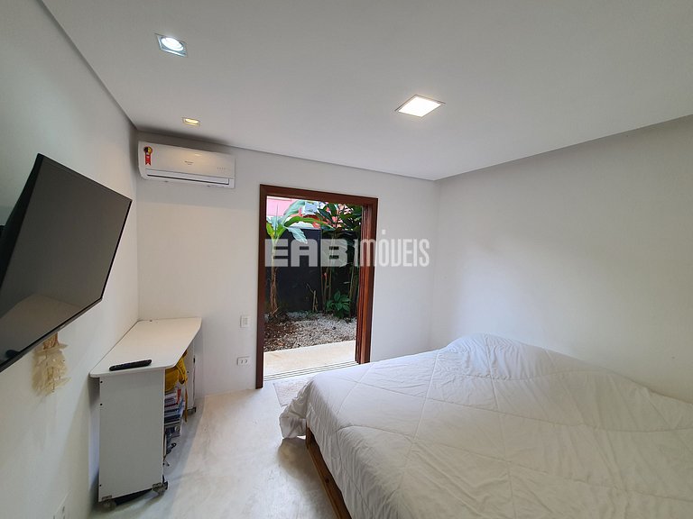 Casa com piscina, a 50m da praia de Itamambuca, para tempora