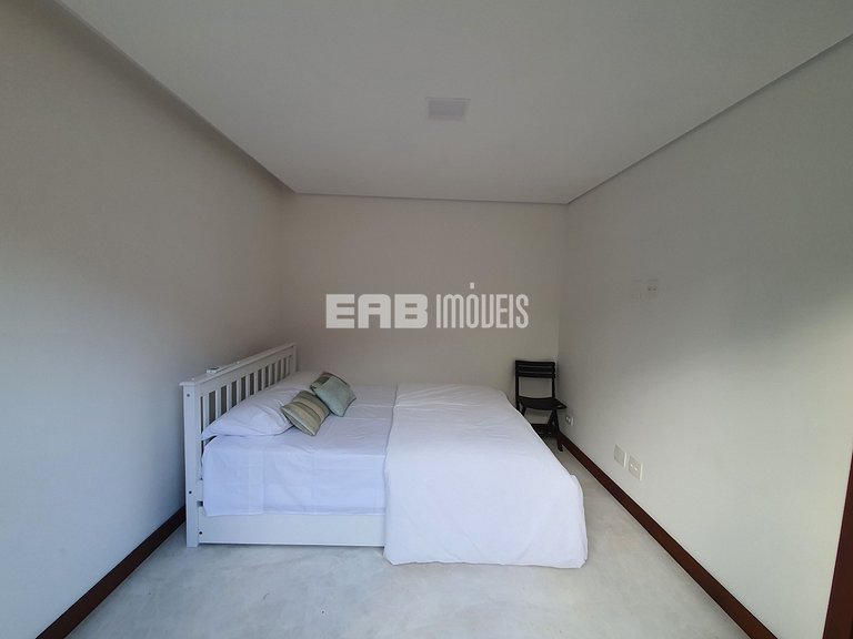 Casa com piscina, a 50m da praia de Itamambuca, para tempora