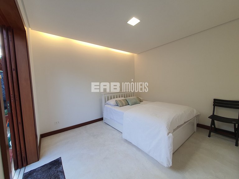 Casa com piscina, a 50m da praia de Itamambuca, para tempora