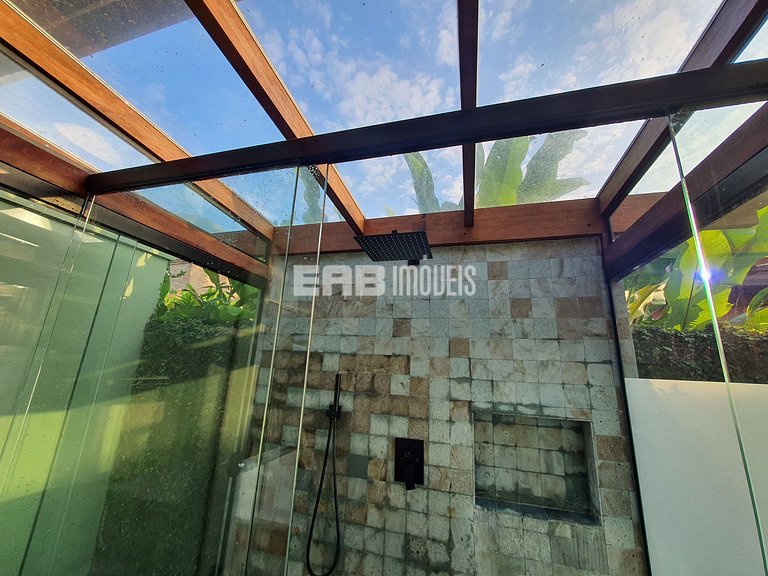 Casa com piscina, a 50m da praia de Itamambuca, para tempora