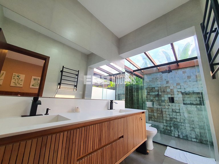 Casa com piscina, a 50m da praia de Itamambuca, para tempora