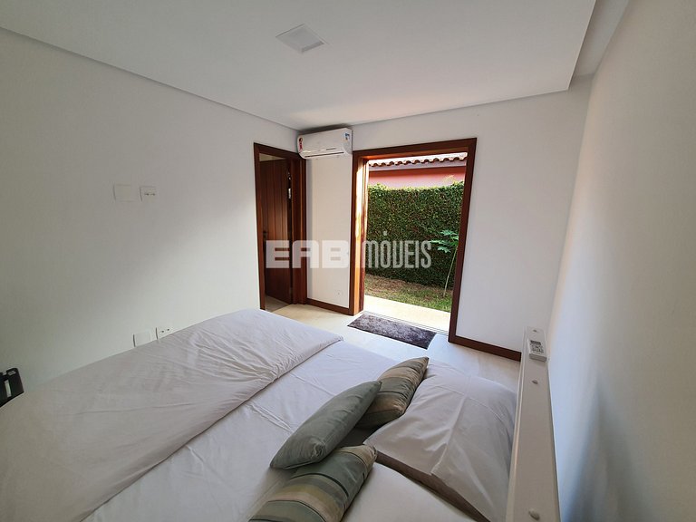 Casa com piscina, a 50m da praia de Itamambuca, para tempora