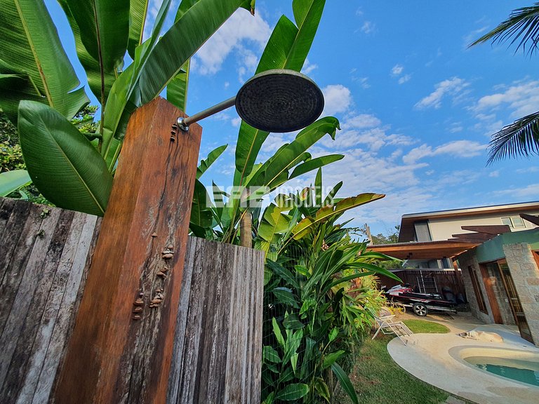 Casa com piscina, a 50m da praia de Itamambuca, para tempora