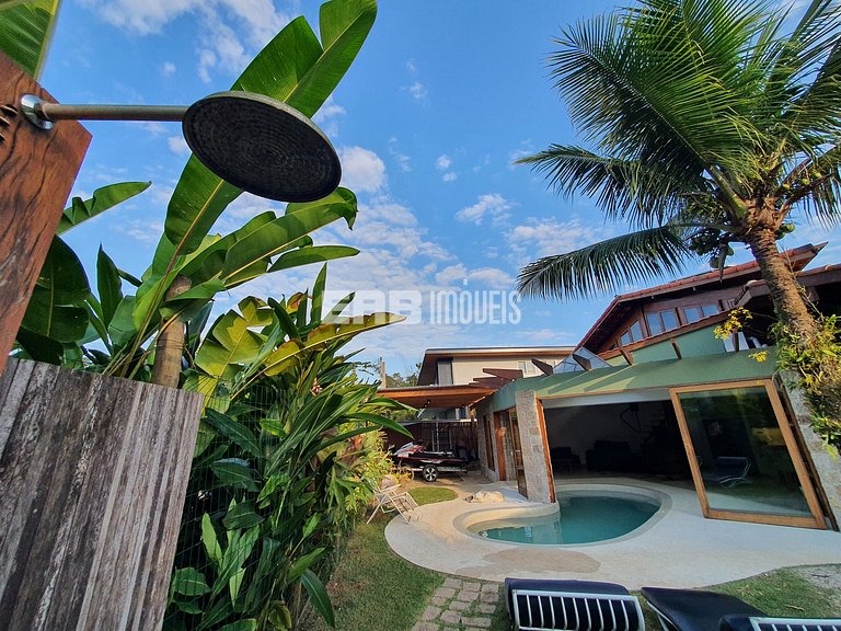 Casa com piscina, a 50m da praia de Itamambuca, para tempora