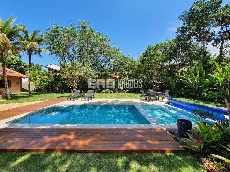 Imóvel com piscina aquecida, hidromassagem e dois terrenos