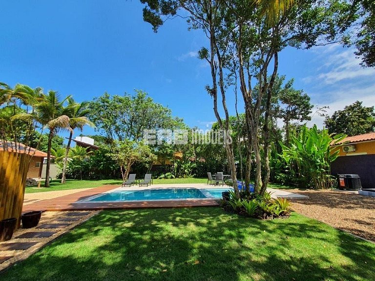 Imóvel com piscina aquecida, hidromassagem e dois terrenos