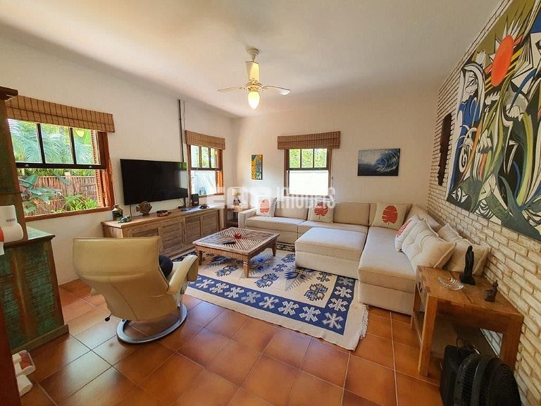 Imóvel com piscina aquecida, hidromassagem e dois terrenos