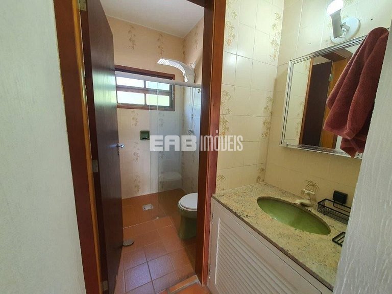 Imóvel com piscina aquecida, hidromassagem e dois terrenos