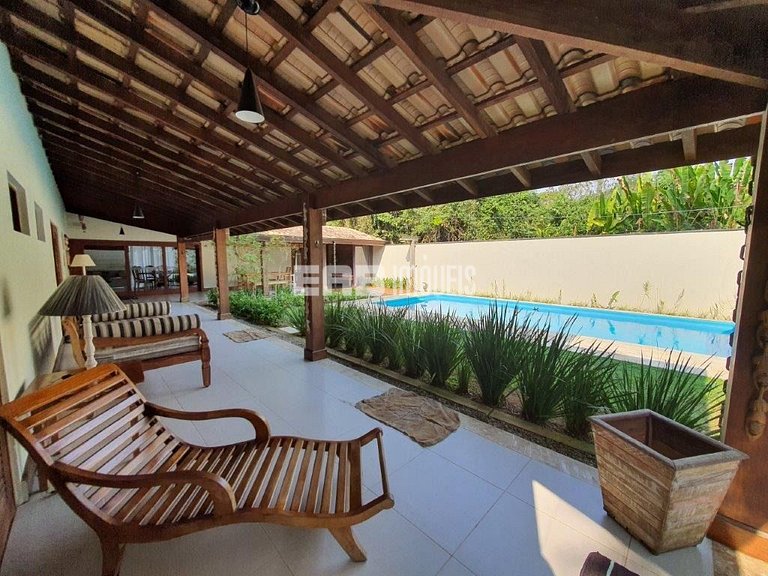 4 suítes, área gourmet e piscina