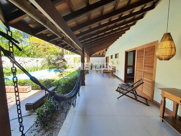 4 suítes, área gourmet e piscina