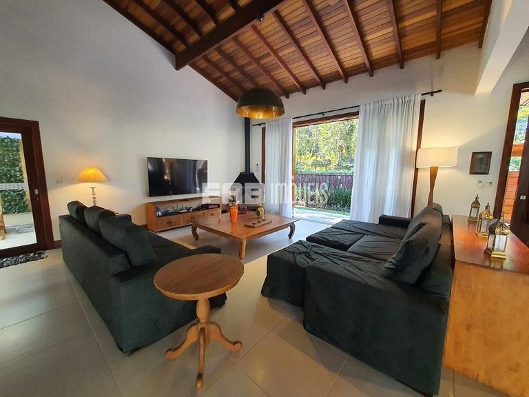 4 suítes, área gourmet e piscina