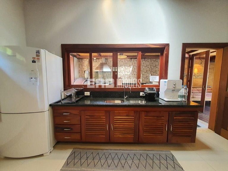 4 suítes, área gourmet e piscina